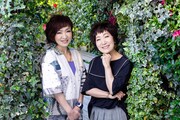 左から清水ミチコ、森山良子。