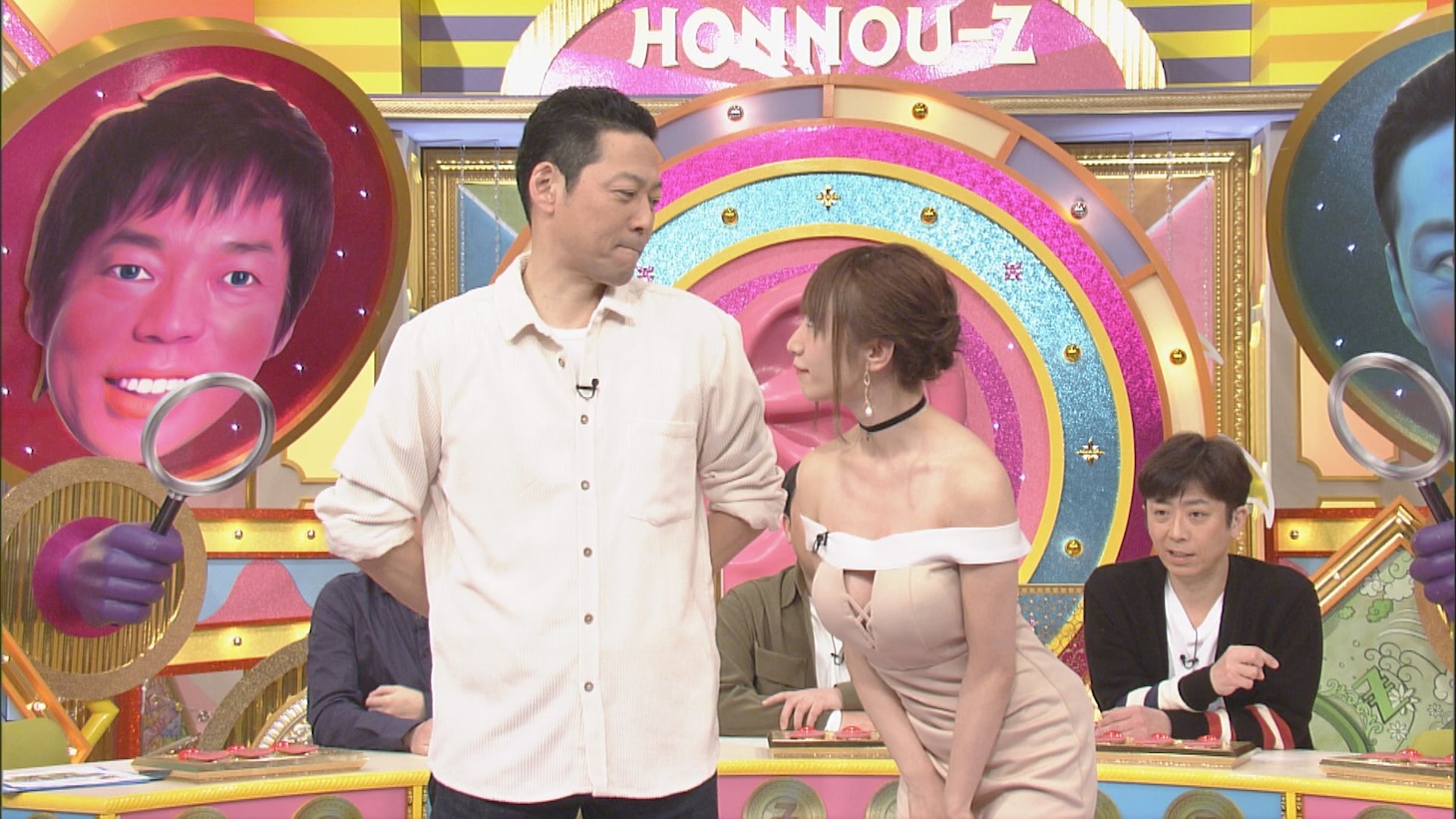 （左から）東野幸治、清水あいり。(c)CBC
