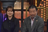左からトリンドル玲奈、木村祐一。(c)読売テレビ