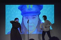 にぼしいわしの漫才中、徐々に存在感を増していくそのこ。