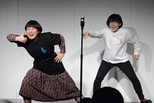 漫才を披露するにぼしいわし。