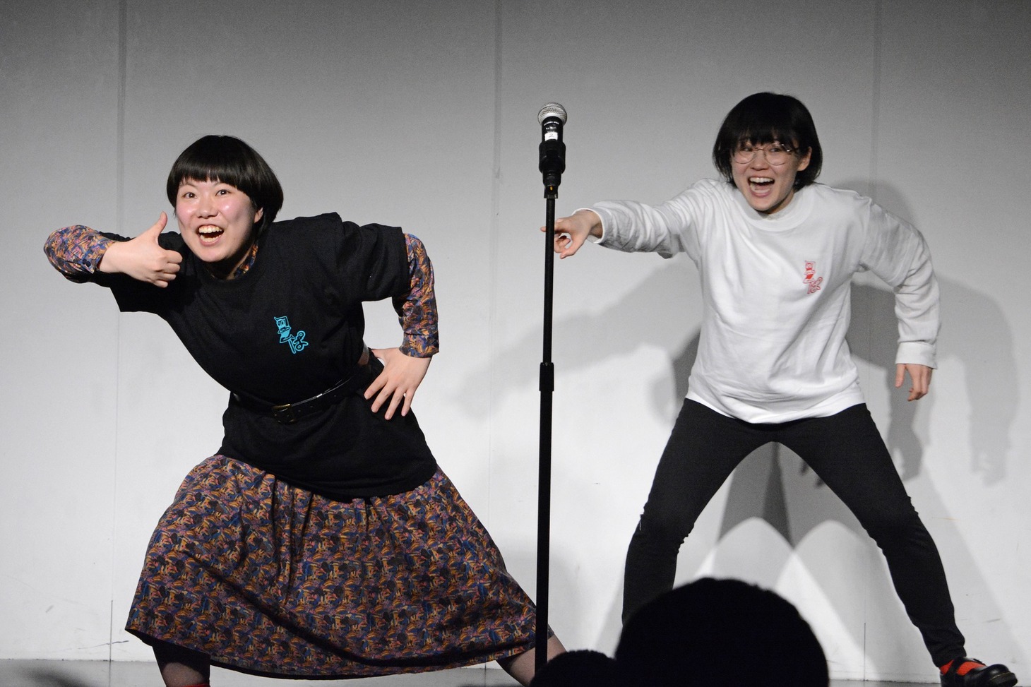 漫才を披露するにぼしいわし。