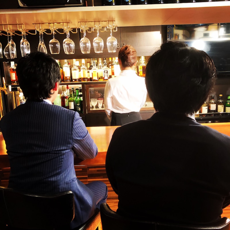 宮下草薙の後ろ姿。