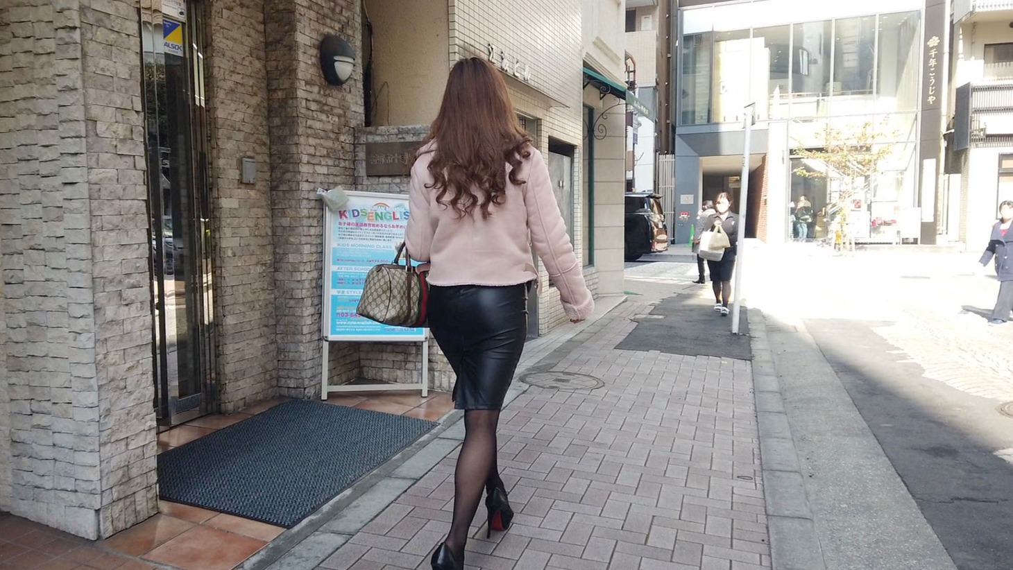 「USHIROSUGATA」より。