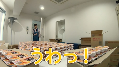 動画「パンケーキの人に、たくさんパンケーキあげてみた！」より。