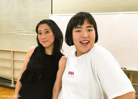 左から友近、ゆりやんレトリィバァ。