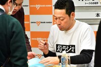 サイン会の様子。