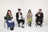 カップ麺の1円分の“味変”に舌鼓を打つ4人。(c)関西テレビ