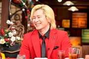 「人生最高レストラン」に出演する、メイプル超合金カズレーザー。(c)TBS