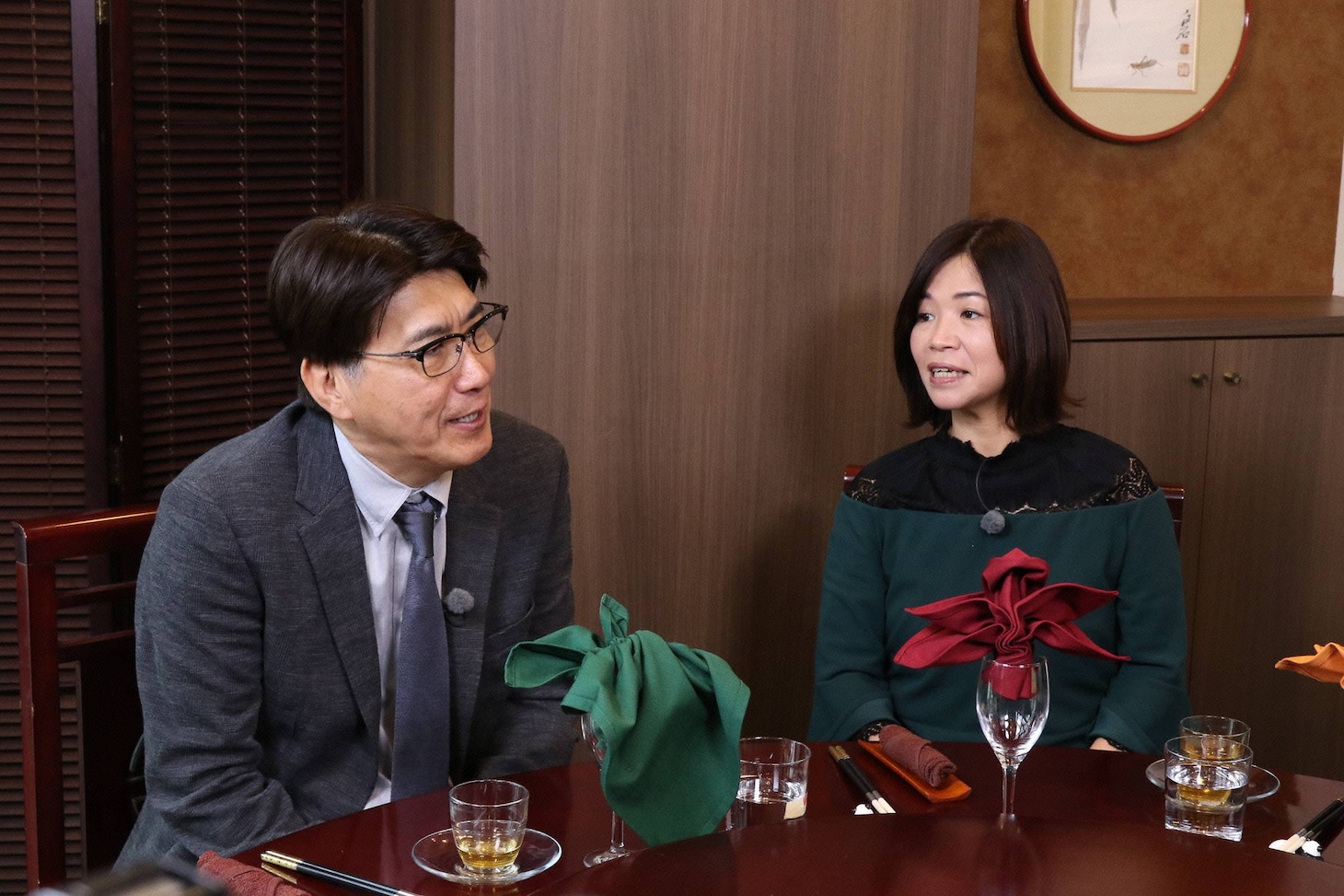 （左から）石橋貴明、大久保佳代子。(c)フジテレビ