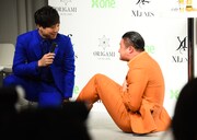 高速腹筋20回を披露するティモンディ。