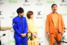 済美高校野球部流の発声を披露するティモンディ高岸（右）。