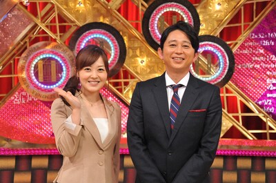 左から水卜麻美アナウンサー、有吉弘行。(c)日本テレビ