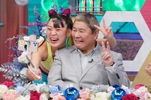 左からフワちゃん、ビートたけし。(c)日本テレビ