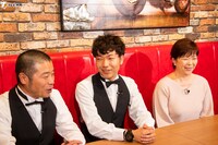 左からアキナ、秋山文子さん。