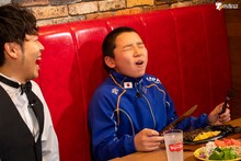 左からアキナ秋山、中浦秀哲くん。