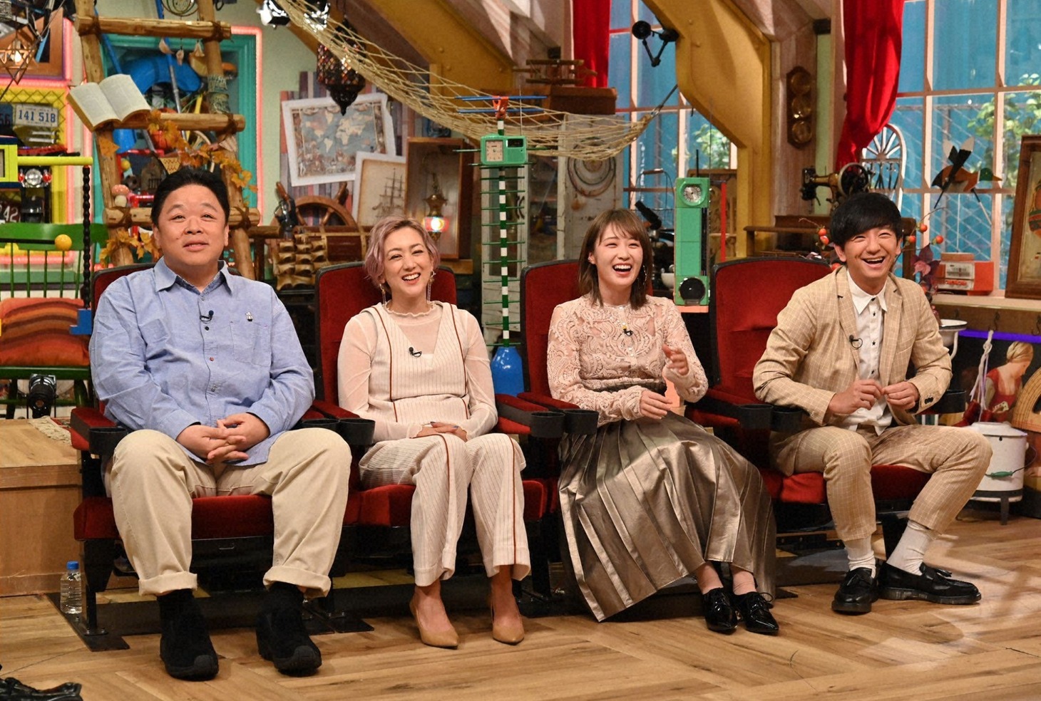 （左から）伊集院光、SHELLY、高山一実、パンサー向井。(c)テレビ朝日