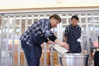 「若ちゃん＆福ちゃん 山陰ちゃんこバイク旅」より。(c)日本海テレビ