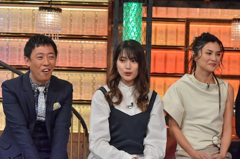 左からさらば青春の光・森田、入山杏奈、仲宗根梨乃。(c)読売テレビ