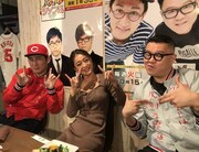 シソンヌと池田美優（中央）。