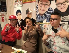 シソンヌと池田美優（中央）。