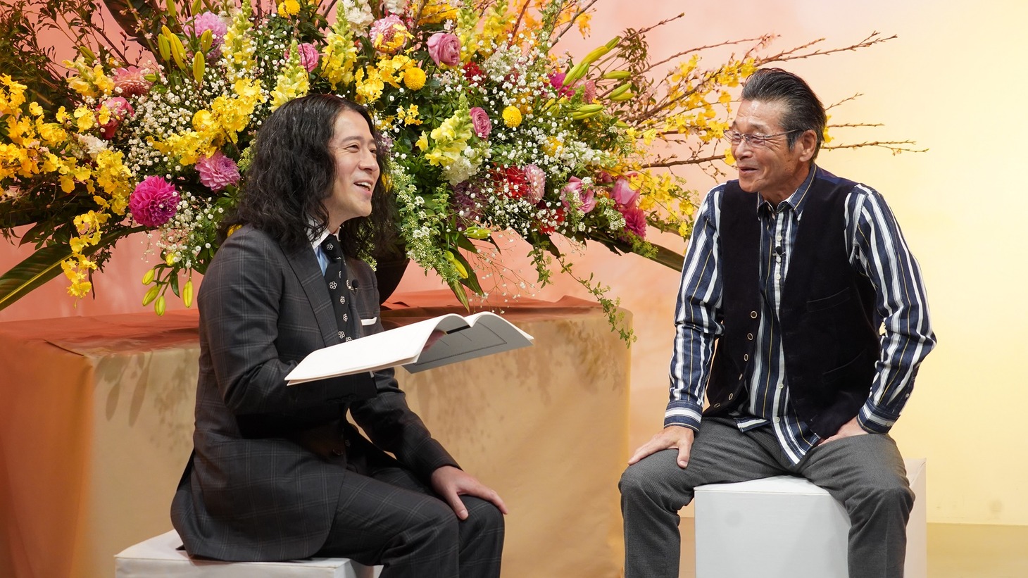 左からピース又吉、間寛平。(c)BS12