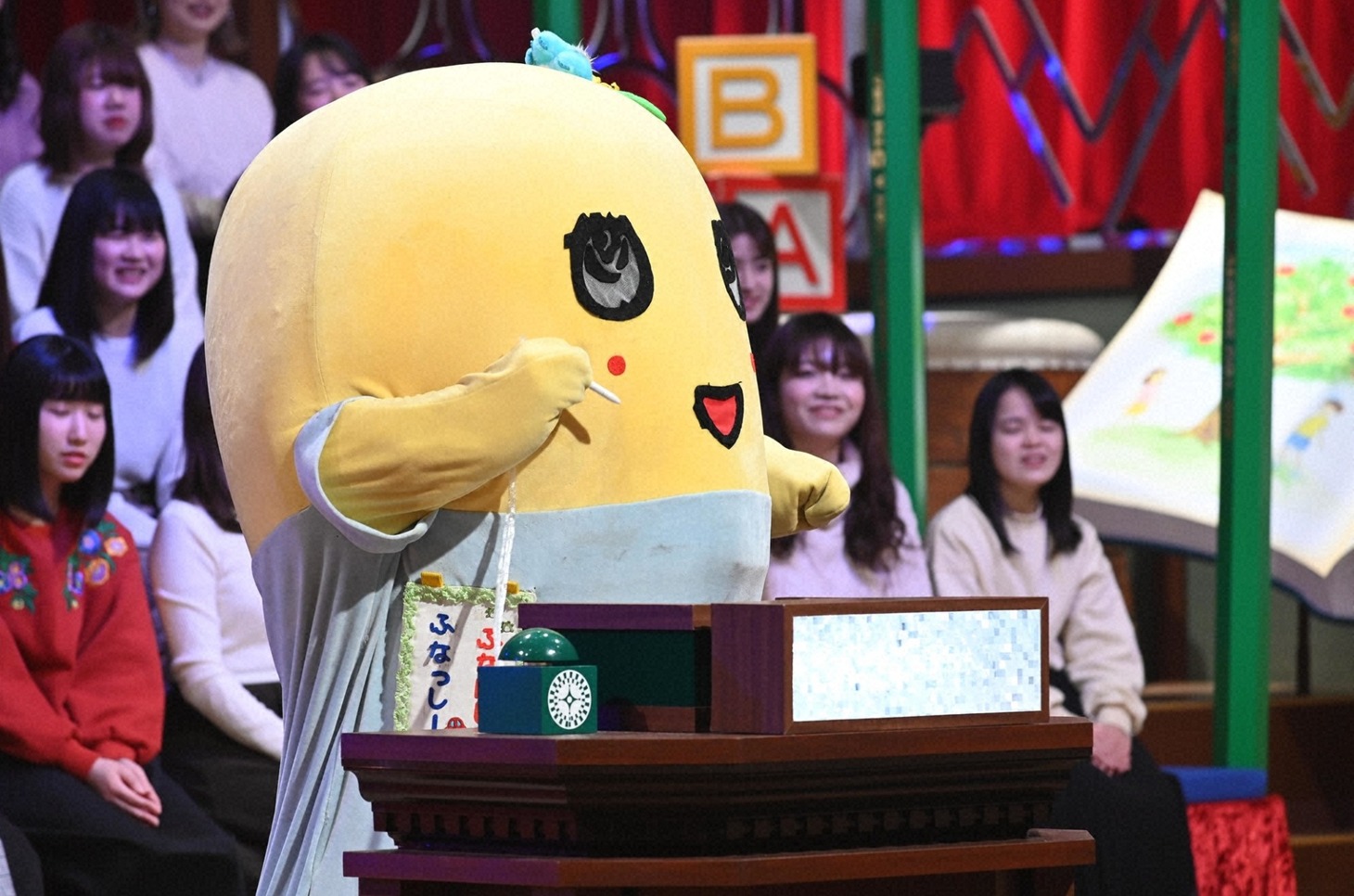 「クイズ！あなたは小学5年生より賢いの？」のワンシーン。(c)日本テレビ
