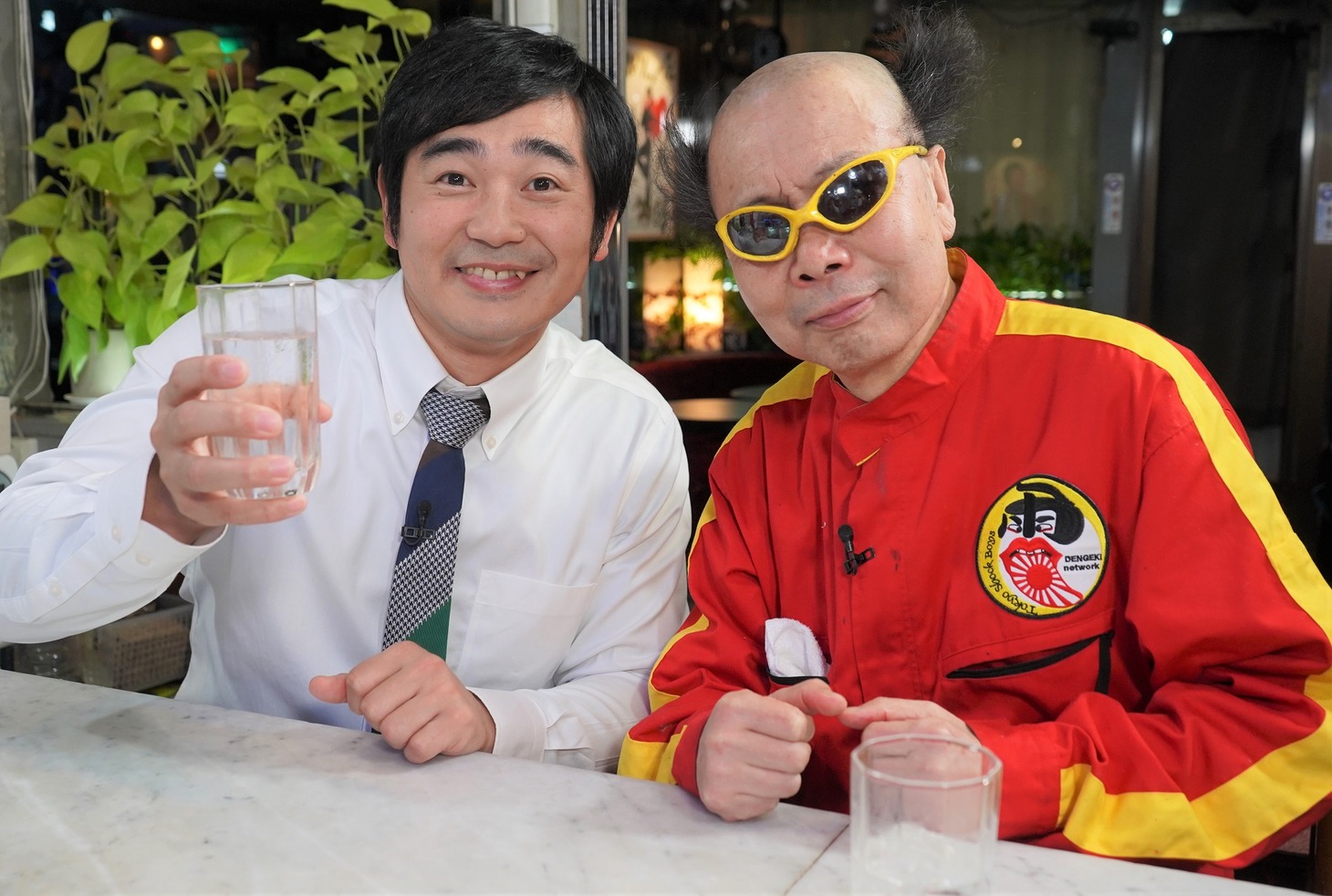 左からハマカーン浜谷、南部虎弾。(c)BS12