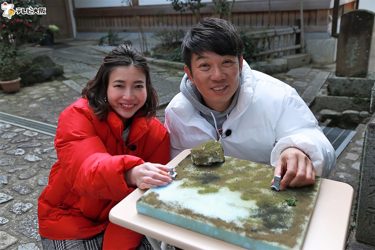 左から坂本七奈アナウンサー、TKO木本。(c)テレビ大阪