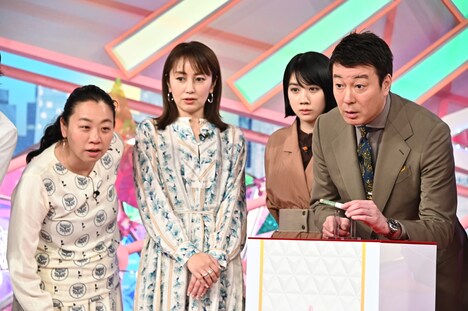 （左から）いとうあさこ、矢田亜希子、松本穂香、加藤浩次。(c)TBS