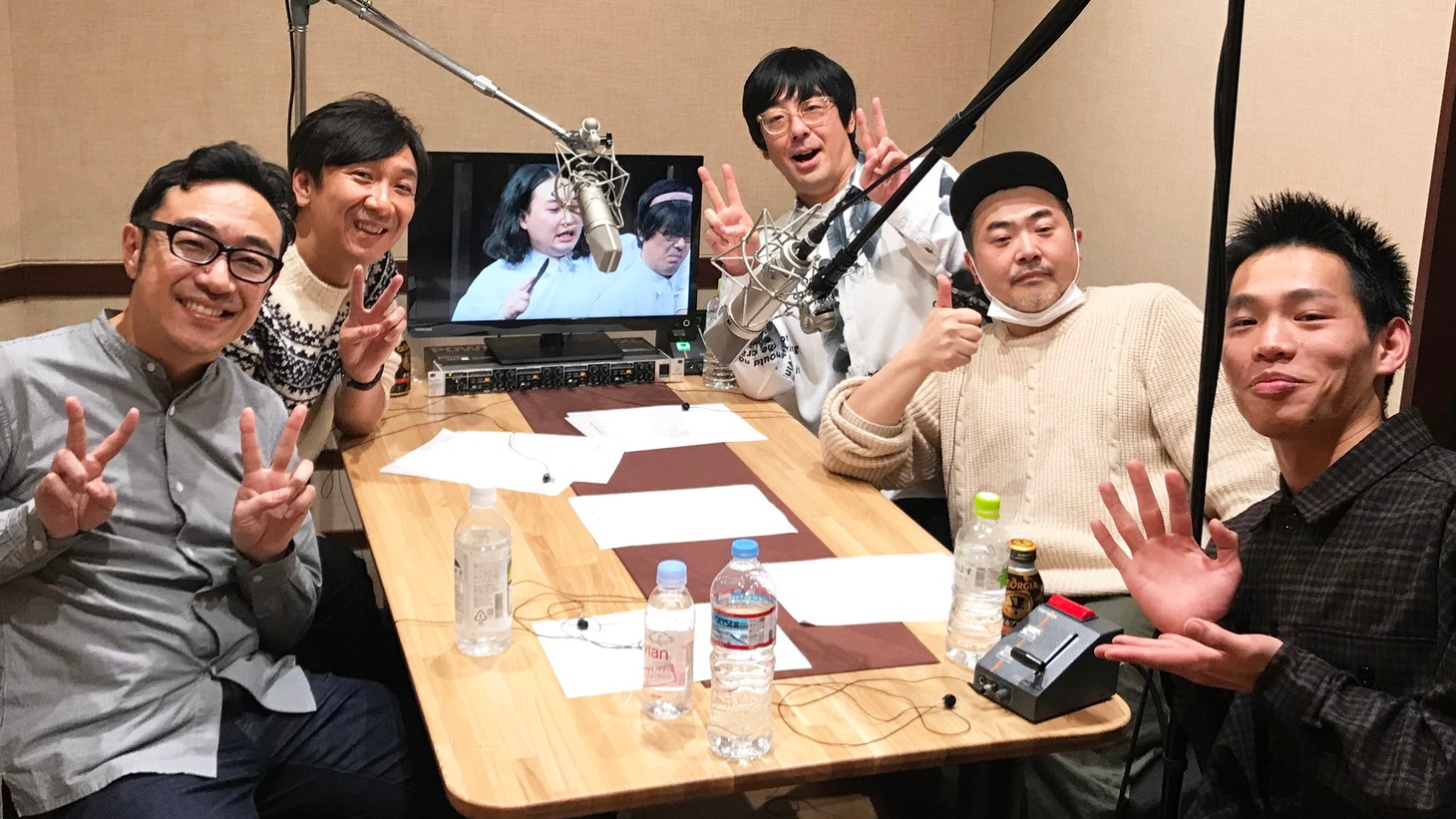 副音声に登場する（左から）東京03、オークラ、かが屋・加賀。