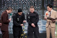 小道具の説明をするチョコレートプラネット。