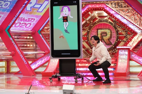 ファイナルステージでネタを披露する野田クリスタル。