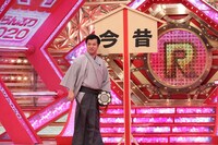 ファーストステージでネタを披露するすゑひろがりず南條。