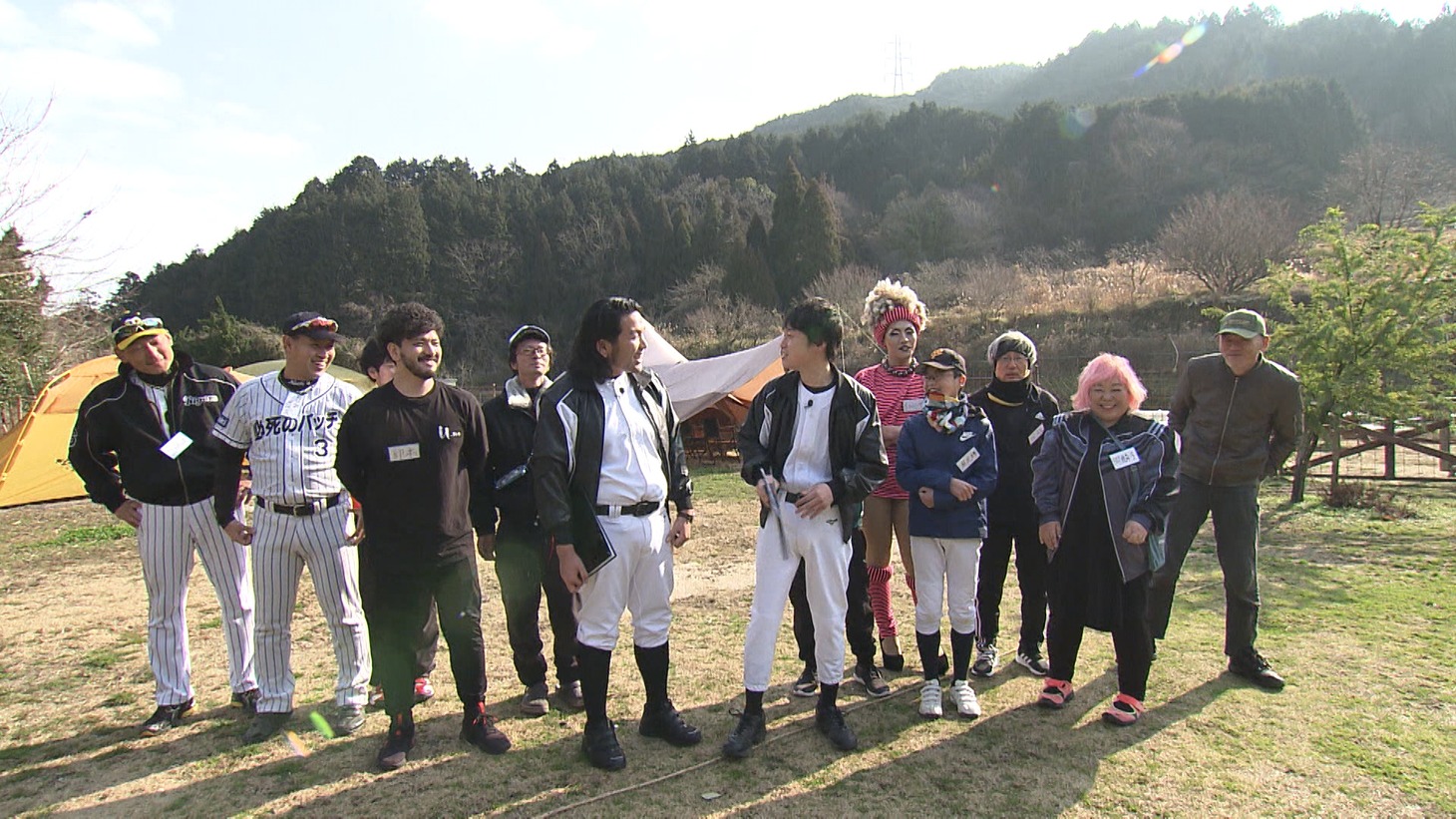 見取り図（中央）が出演する「千鳥の野球チームを作ろう」のワンシーン。(c)ABCテレビ