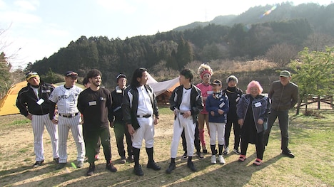 見取り図（中央）が出演する「千鳥の野球チームを作ろう」のワンシーン。(c)ABCテレビ