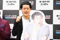 霜降り明星。せいやは欠席のため等身大パネルが用意された。