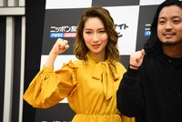 新パーソナリティに就任したファーストサマーウイカ（左）。