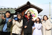 左からTKO木本、ギャル曽根、八乙女光、駆け抜けて軽トラ・餅田コシヒカリ、安斎摩紀アナウンサー。(c)ミヤギテレビ