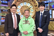 レギュラーの博多華丸・大吉と代打MCの出川哲朗（中央）。(c)MBS