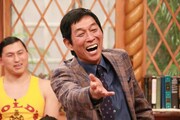 明石家さんま、オードリー春日（左）。(c)フジテレビ