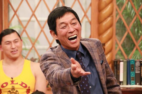 明石家さんま、オードリー春日（左）。(c)フジテレビ
