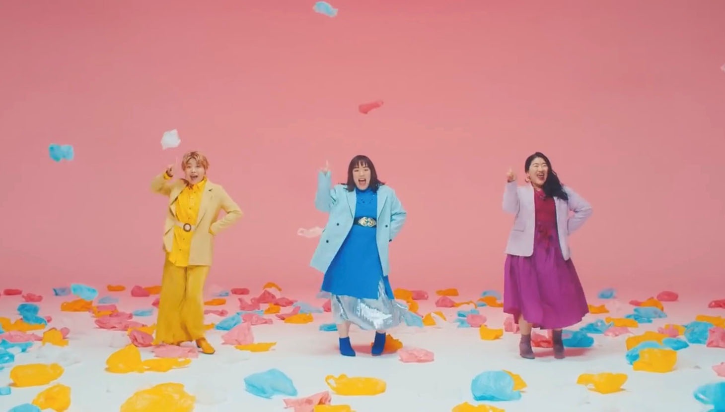 CHAO「好きになってごめんなさい」MVより。