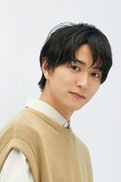 「テレビで中国語」に出演する稲葉友。