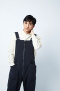 「テレビでハングル講座」に出演する満島真之介。