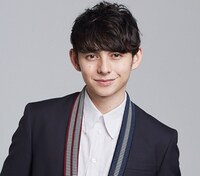 「おもてなし 即レス英会話」に出演するハリー杉山。