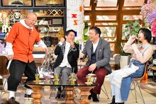 「A-Studio」に出演する（左から）笑福亭鶴瓶、中川家、上白石萌歌。(c)TBS