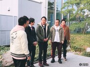 ロケ中の和牛、スーパーマラドーナ、バンビーノ。(c)RNB