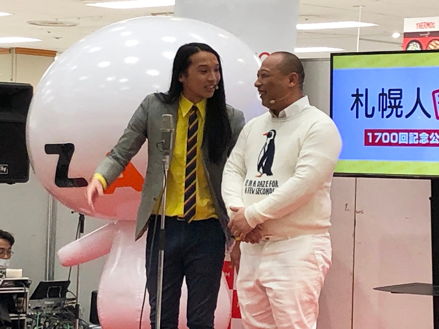 トム・ブラウンが参加した公開収録の様子。