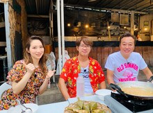 「7つの海を楽しもう！世界さまぁ～リゾート」でセブ島を訪れる（左から）ファーストサマーウイカ、さまぁ～ず。(c)TBS